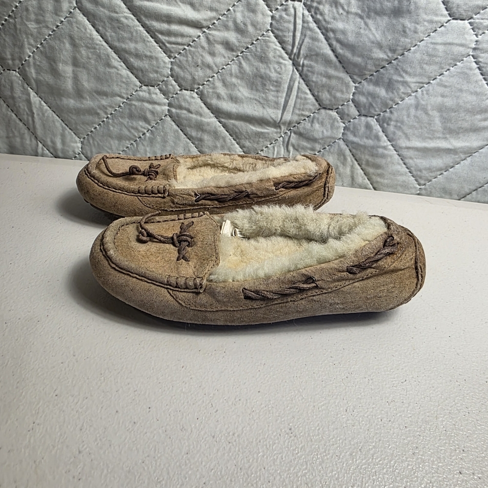 Ugg Suede moccasin slippers suede leather Slip on shoes shearling lining. 
Sz 5